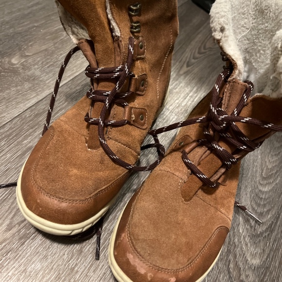 Boots size 7 - Picture 2 of 3